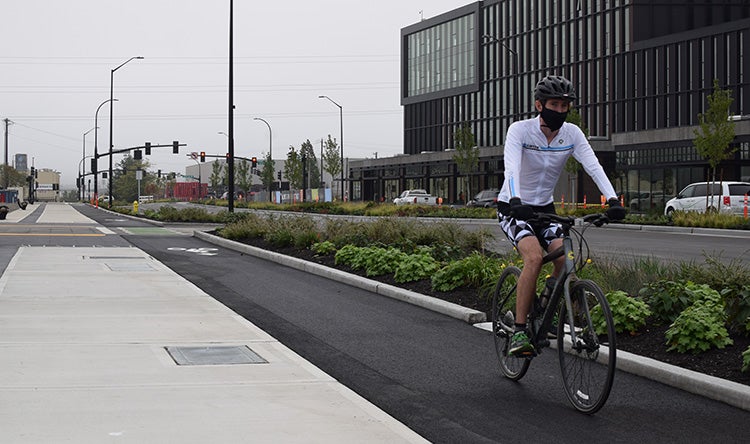 ne spring boulevard cyclist