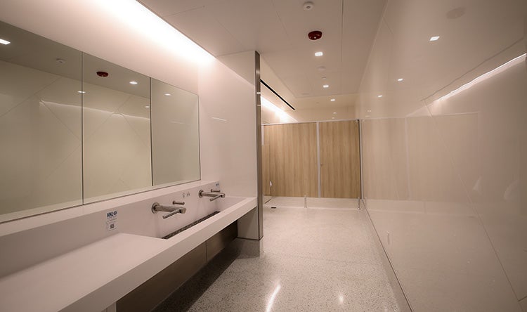 honolulu airport restrooms sinks