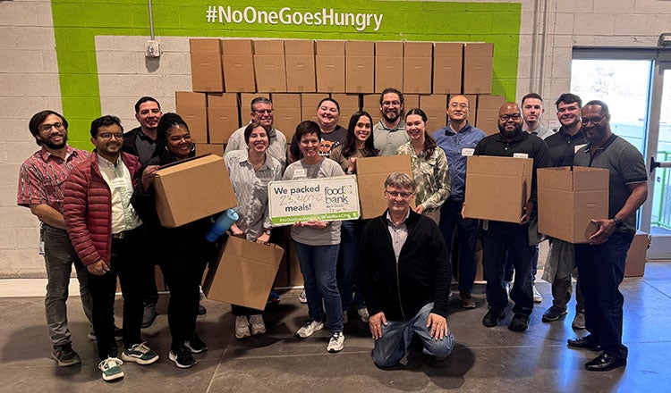 HDR employees in Raleigh volunteer at the food bank