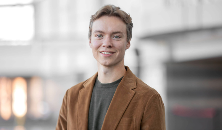 Headshot of Riley Johnson